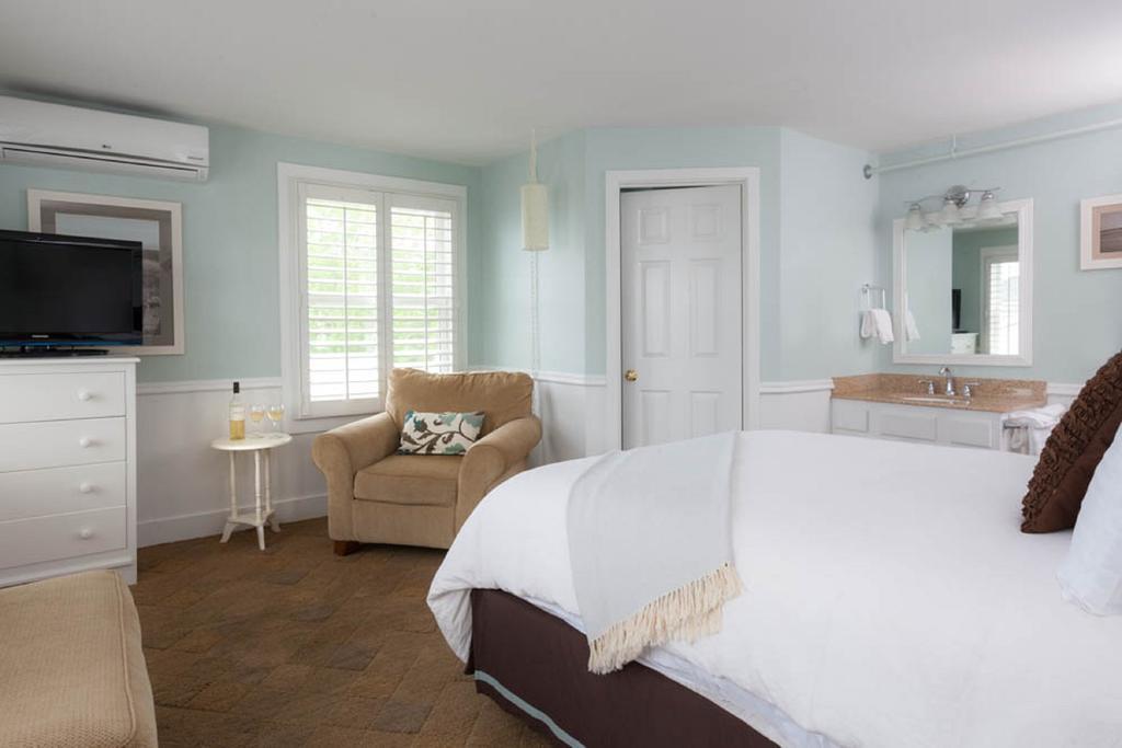 Vineyard Square Hotel And Suites إدغارتاون الغرفة الصورة