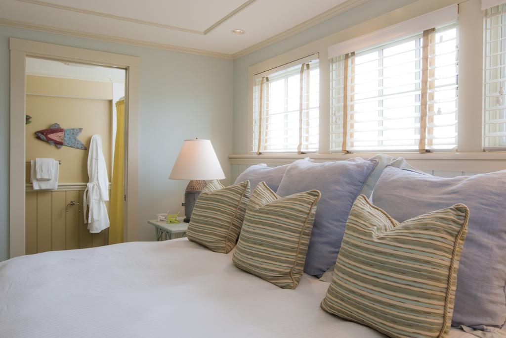Vineyard Square Hotel And Suites إدغارتاون الغرفة الصورة