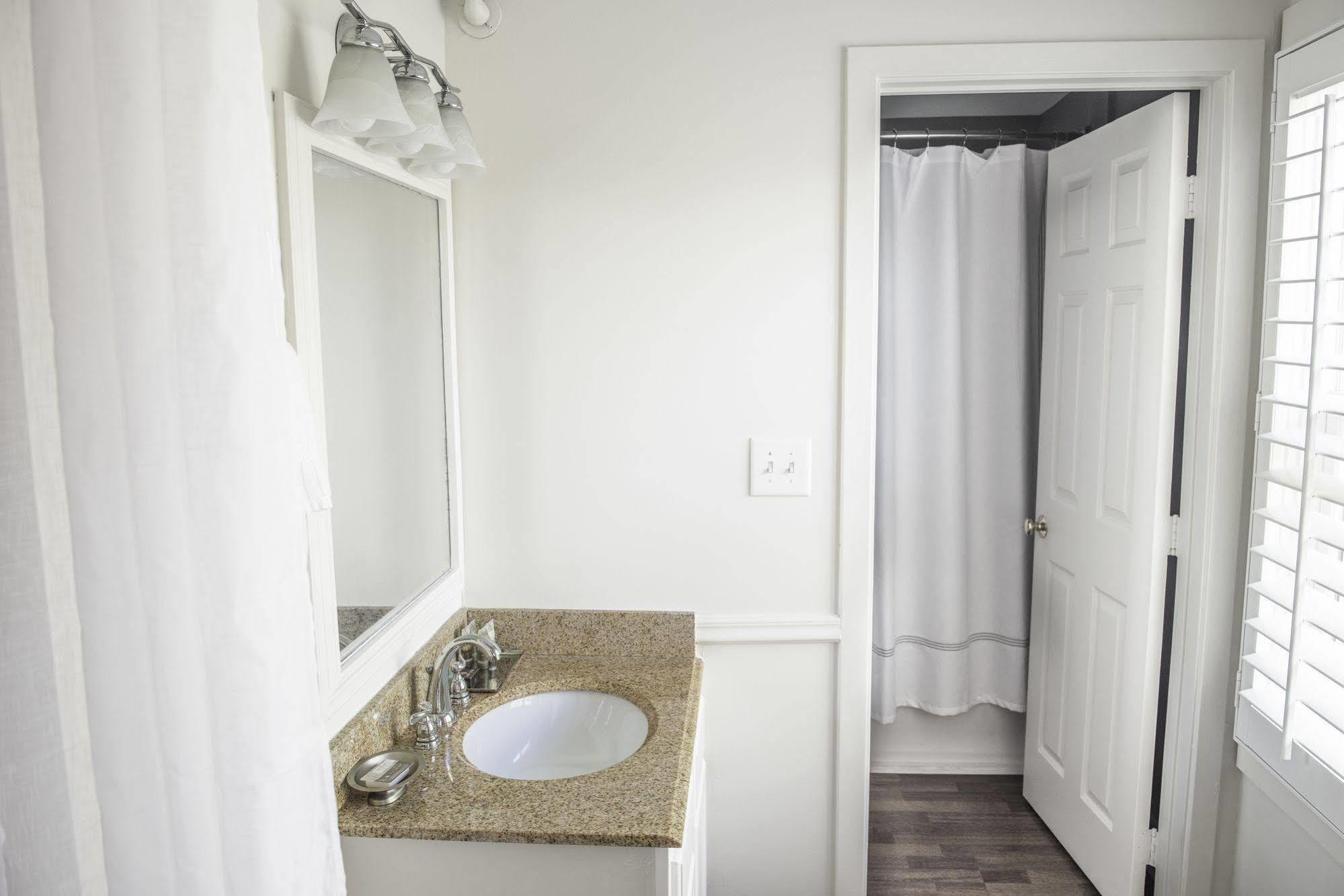 Vineyard Square Hotel And Suites إدغارتاون المظهر الخارجي الصورة