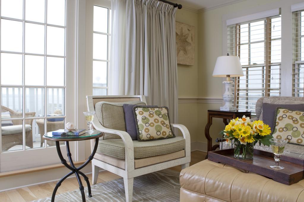 Vineyard Square Hotel And Suites إدغارتاون المظهر الخارجي الصورة